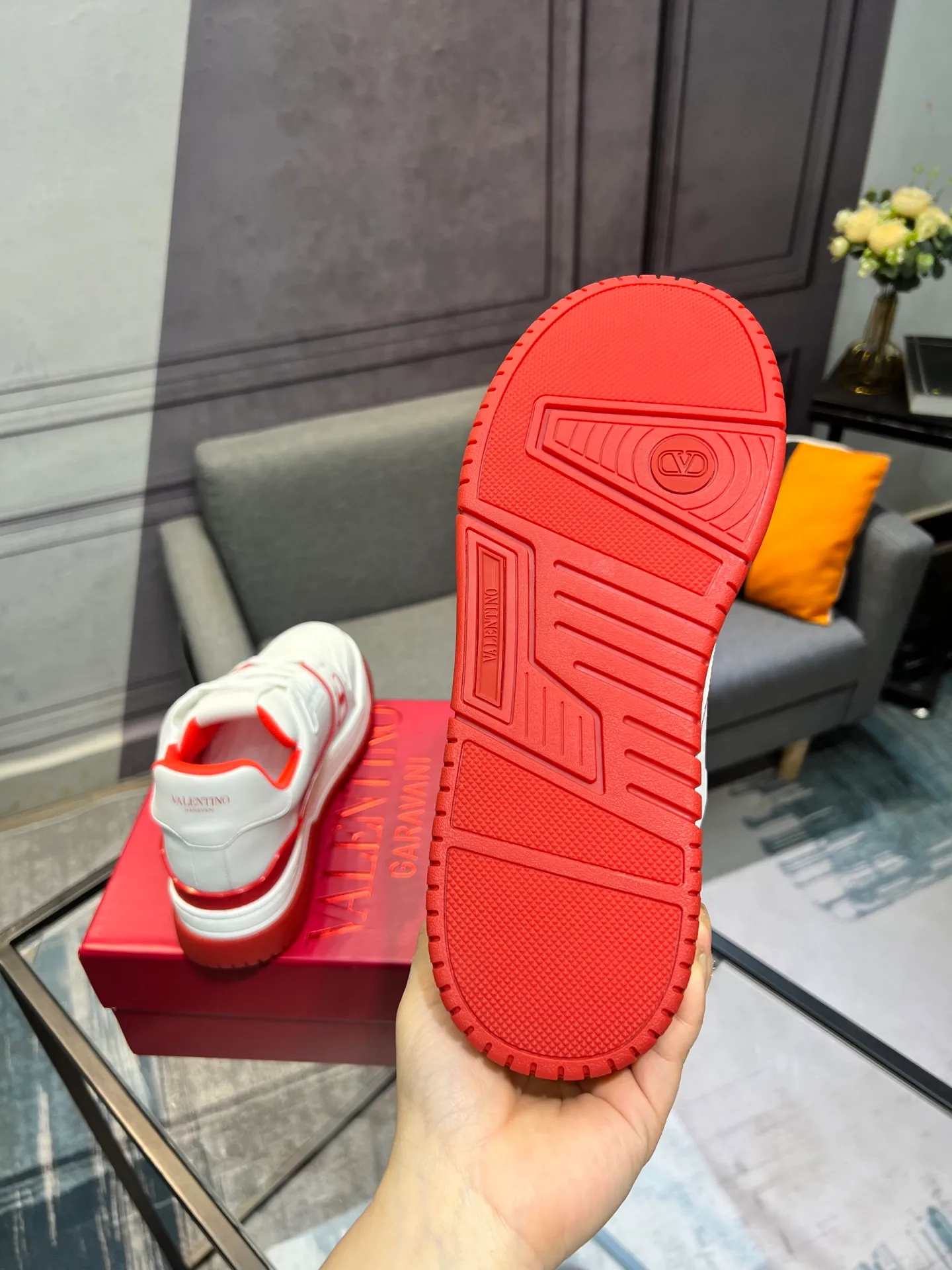 Men's Men's Shoes 💰660 Valentino 2023 early autumn new star shoes are now online! Wang Hedi and Ren Jialun have been worn by many celebrities. Who can refuse the same couple shoes as Wang Hedi! The design of Stars Stab My Heart is cool and spicy. The material of the shoes is cowhide, and every color is beautiful! Size 35-40, men’s size 39-44 (women’s 41, men’s 38, 45🉑️customized)